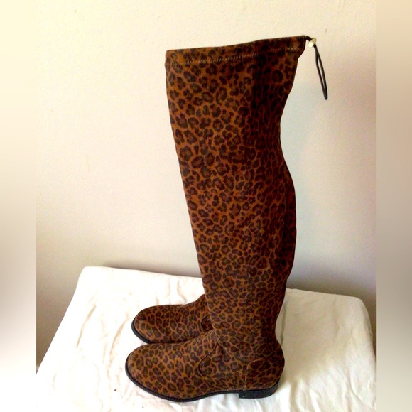 Just Fab woman’s over the knee boot. Leopard print. Size 8.5. - Picture 2 of 5